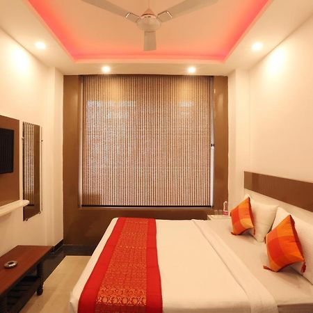 Green Plaza At Airport Hotel New Delhi Exterior photo
