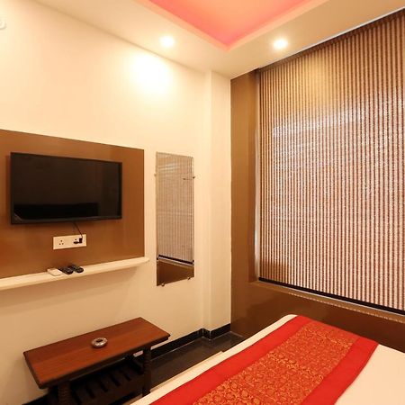 Green Plaza At Airport Hotel New Delhi Exterior photo