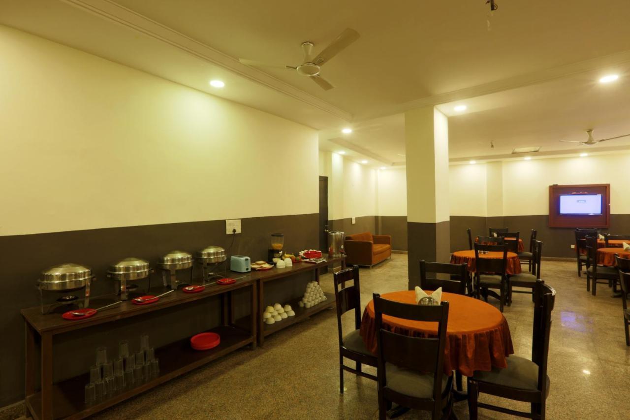 Green Plaza At Airport Hotel New Delhi Exterior photo