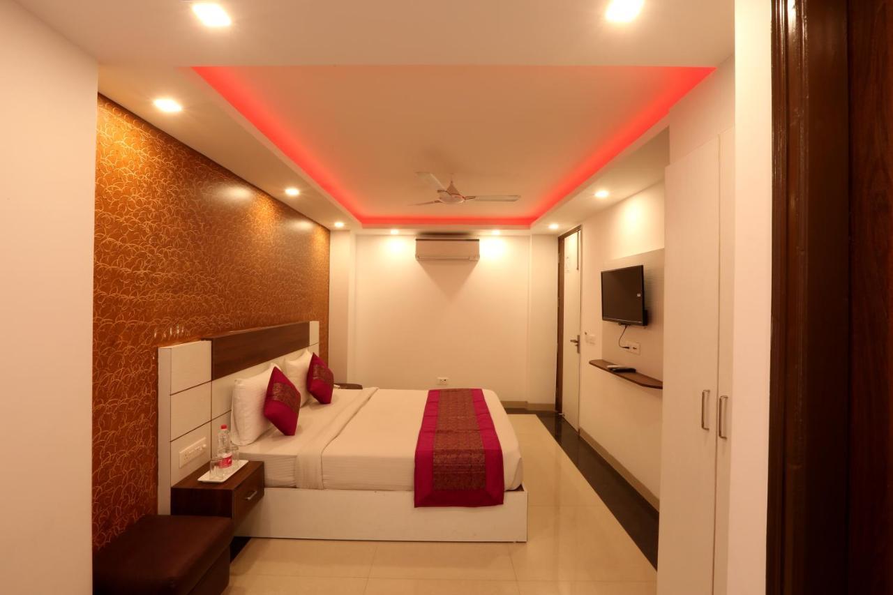 Green Plaza At Airport Hotel New Delhi Exterior photo