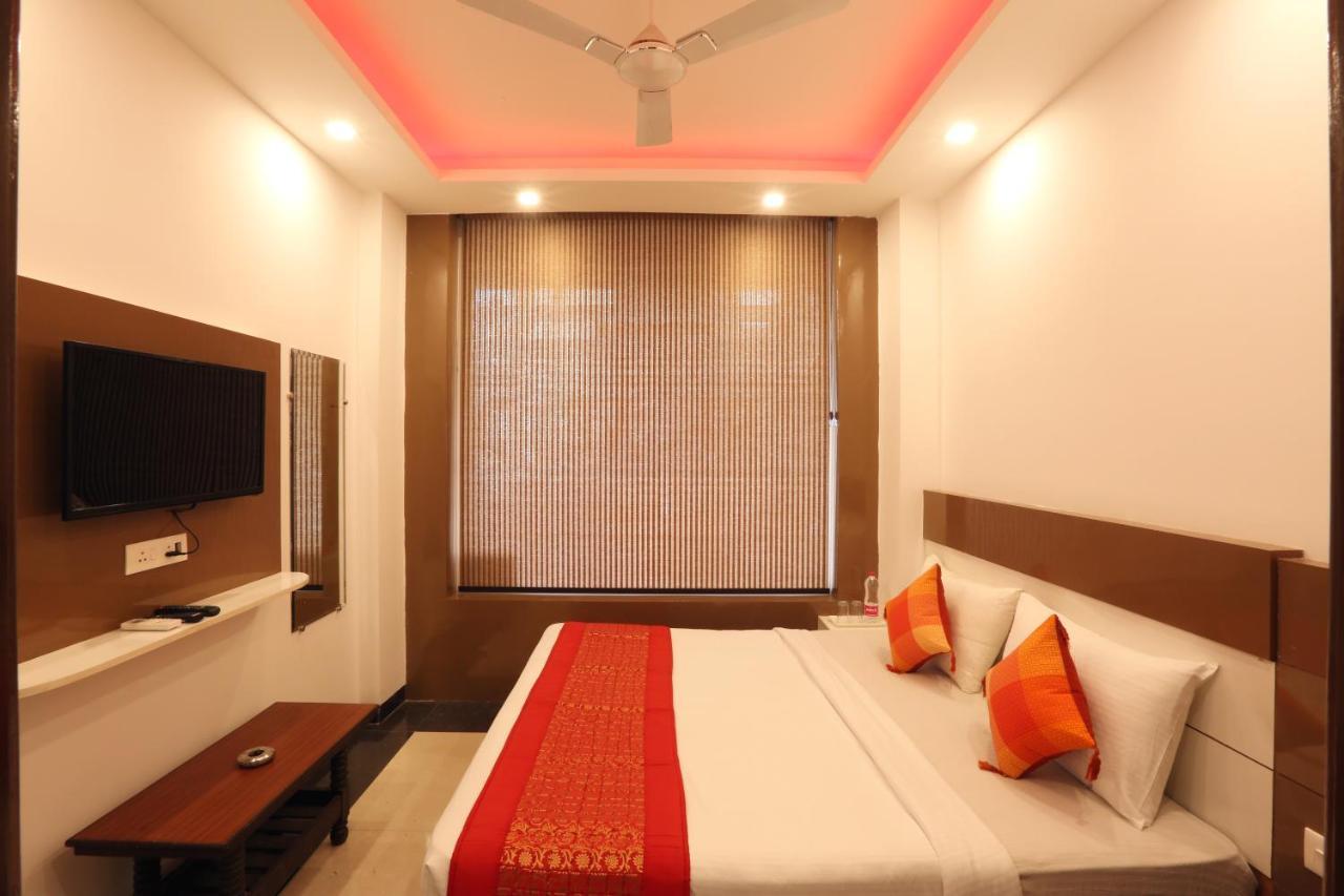 Green Plaza At Airport Hotel New Delhi Exterior photo