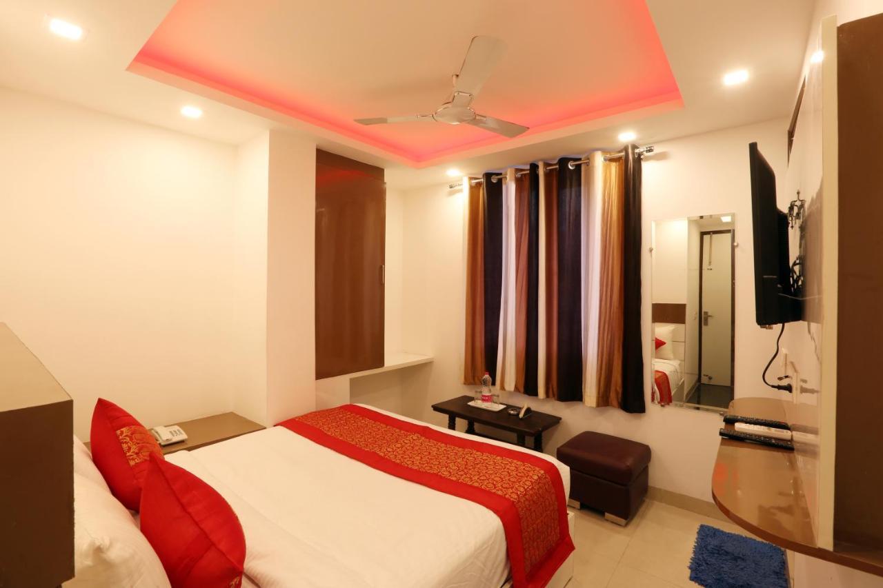 Green Plaza At Airport Hotel New Delhi Exterior photo
