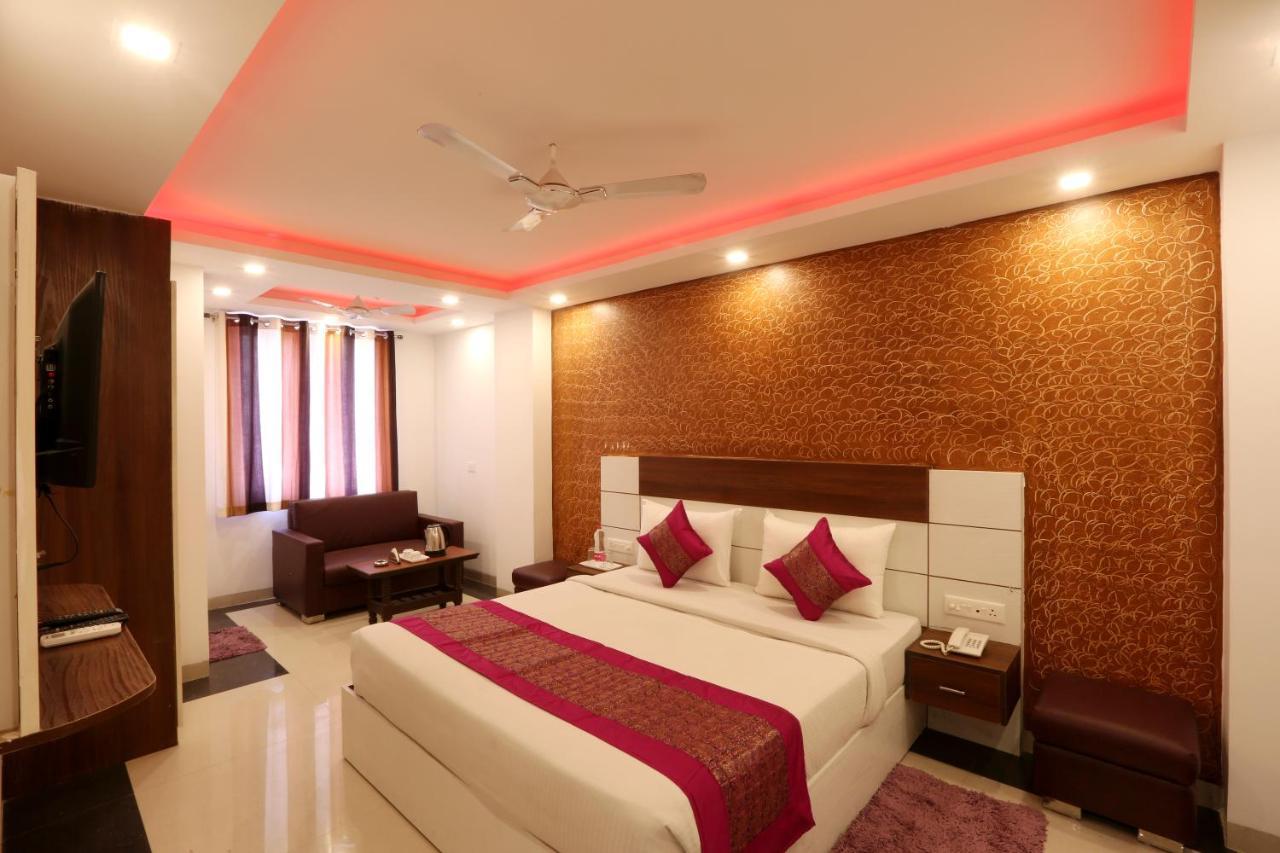 Green Plaza At Airport Hotel New Delhi Exterior photo