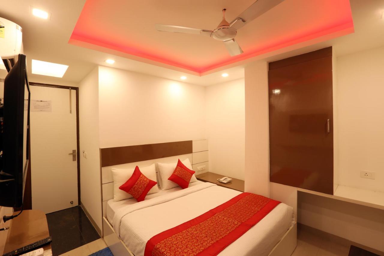 Green Plaza At Airport Hotel New Delhi Exterior photo