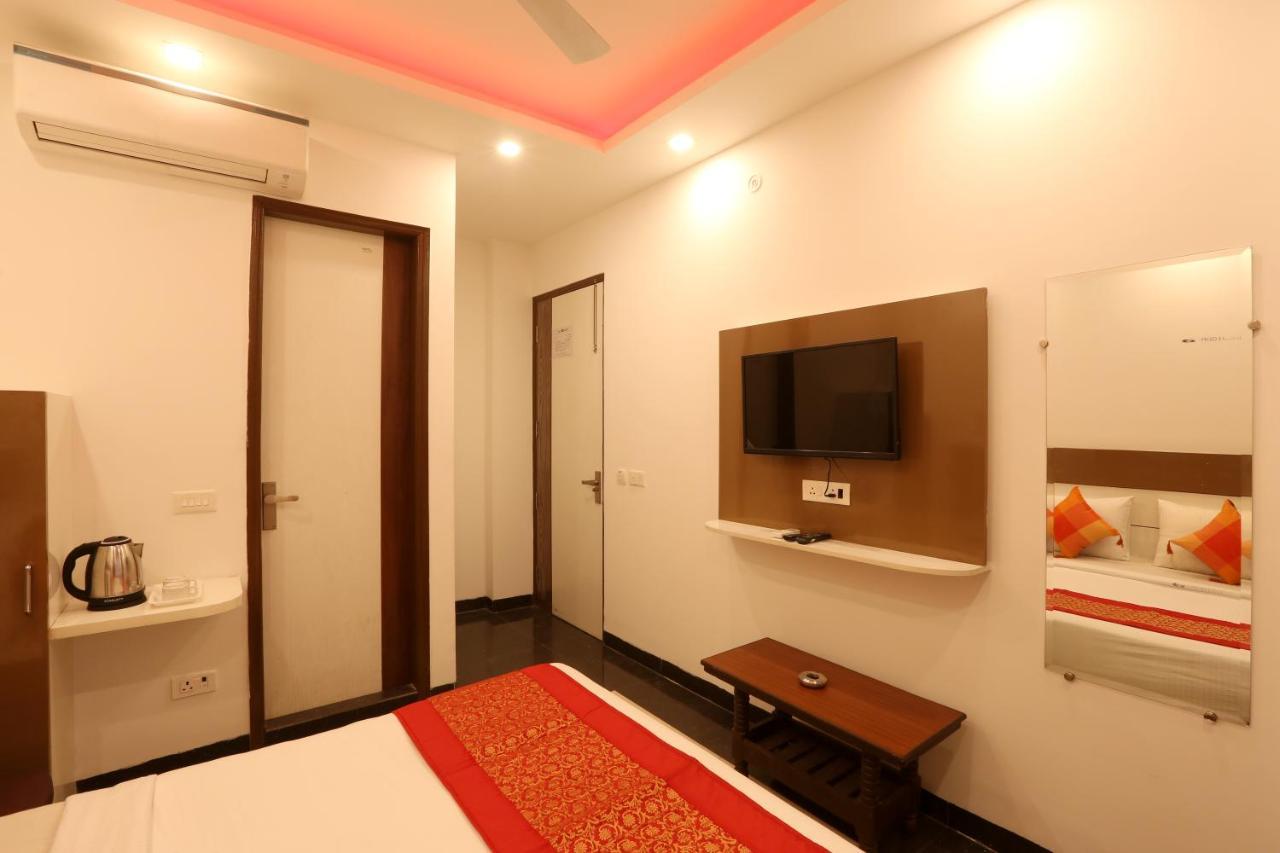 Green Plaza At Airport Hotel New Delhi Exterior photo