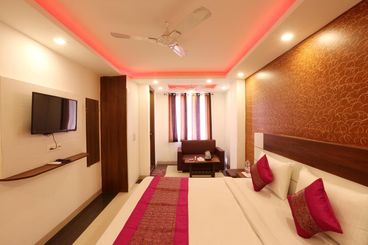 Green Plaza At Airport Hotel New Delhi Exterior photo