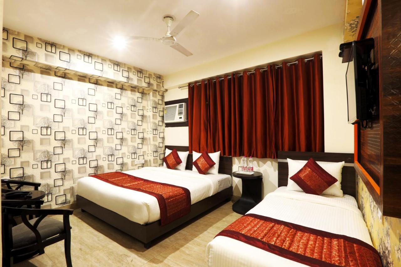Green Plaza At Airport Hotel New Delhi Exterior photo