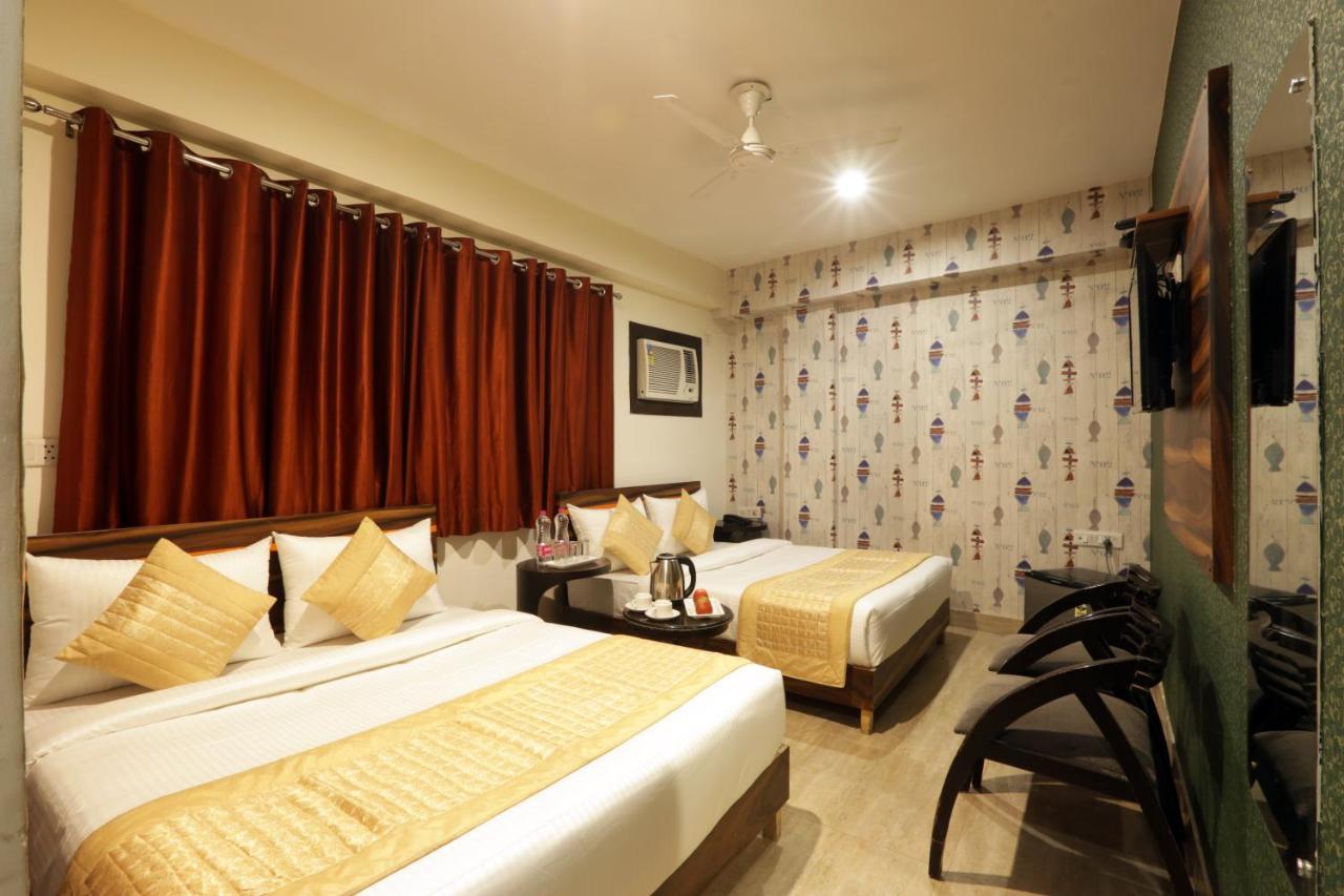 Green Plaza At Airport Hotel New Delhi Exterior photo