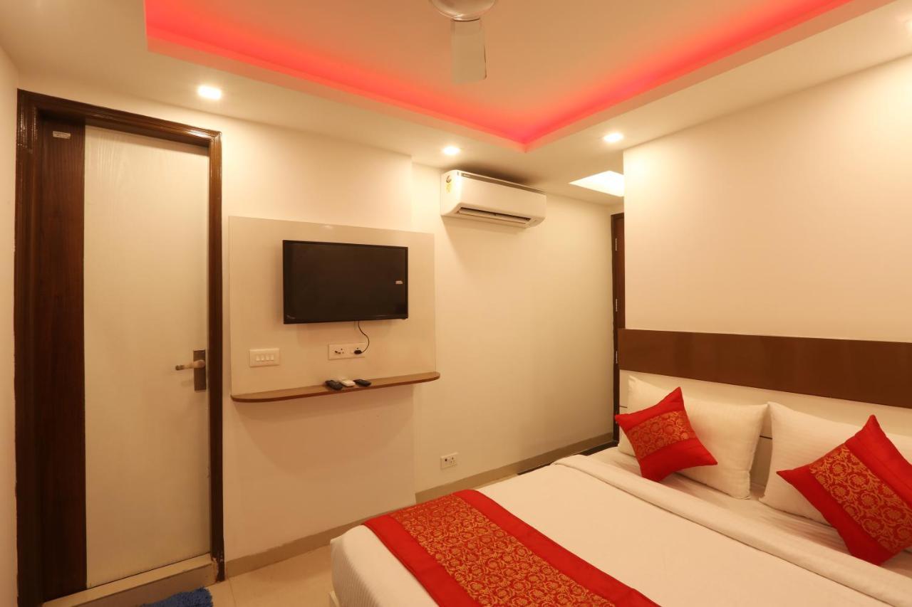 Green Plaza At Airport Hotel New Delhi Exterior photo