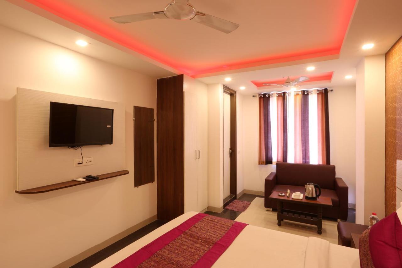 Green Plaza At Airport Hotel New Delhi Exterior photo